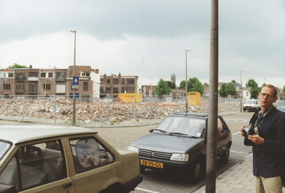605929 Afbeelding van de sloop van de huizen aan de Alberdingk Thijmstraat en de Velutenseweg te Utrecht, vanaf de ...